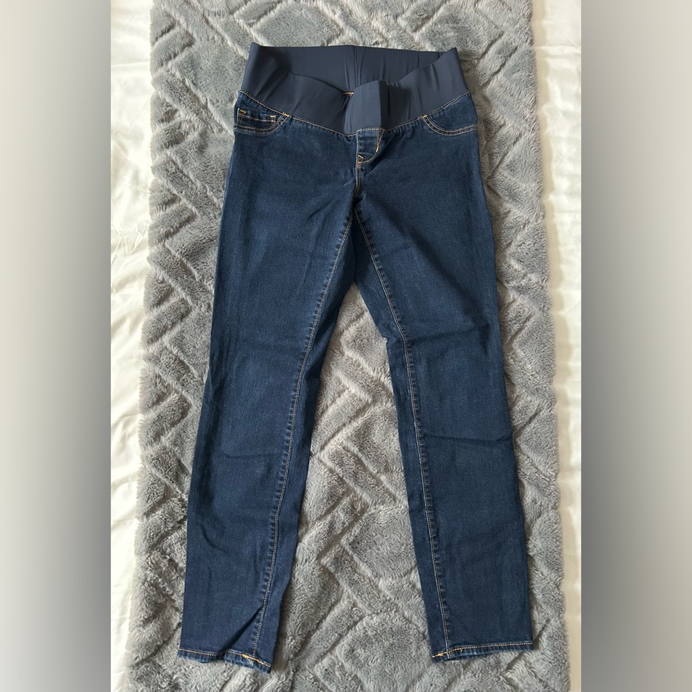 Old Navy Maternity Skinny Jeans. SUPER COMFY, Low panel. EUC!